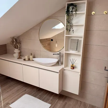 Apartma Julia *